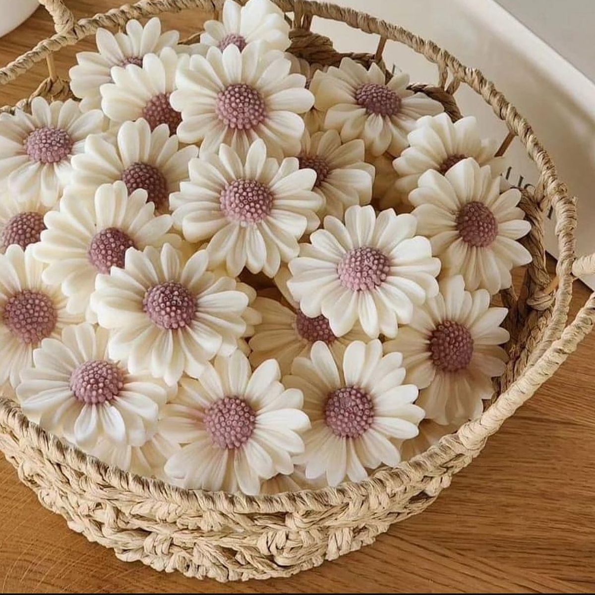 The Daisy Flower Candle